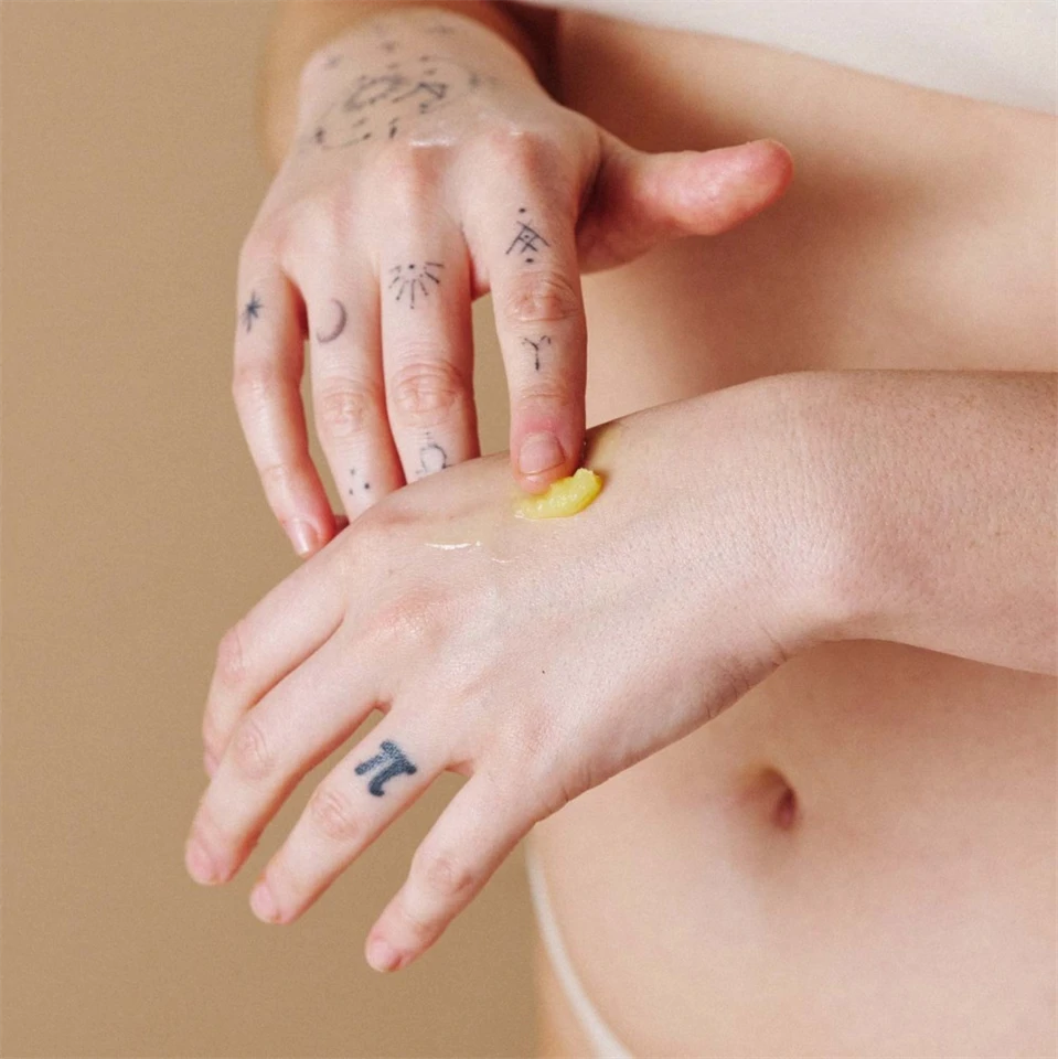 VULVA BALM SOOTHING MOISTURIZER